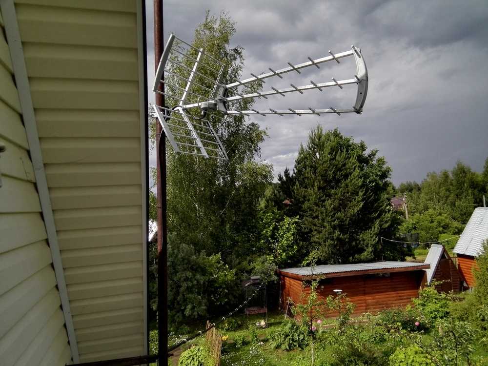 Правила установки антенны на крыше дома