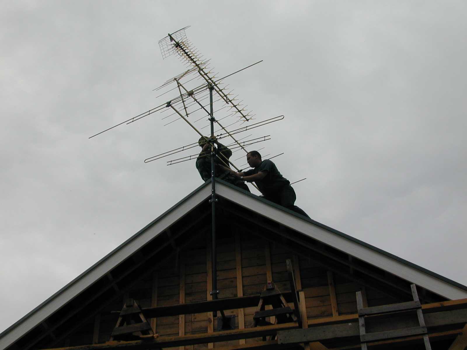 Как установить антенну на крышу многоквартирного дома