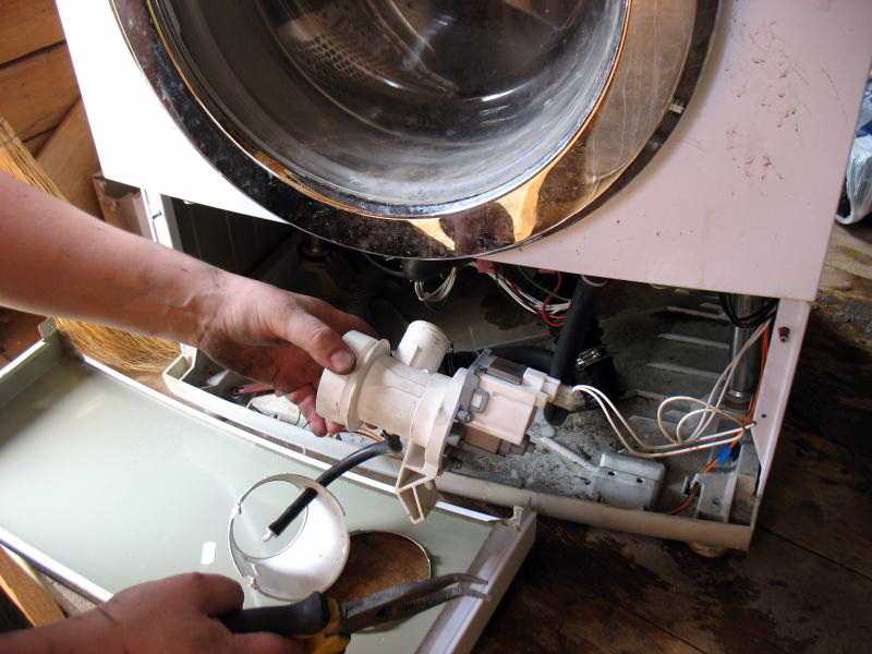 Почему стиральная машина набирает и сливает воду – причина и способы ее устранения