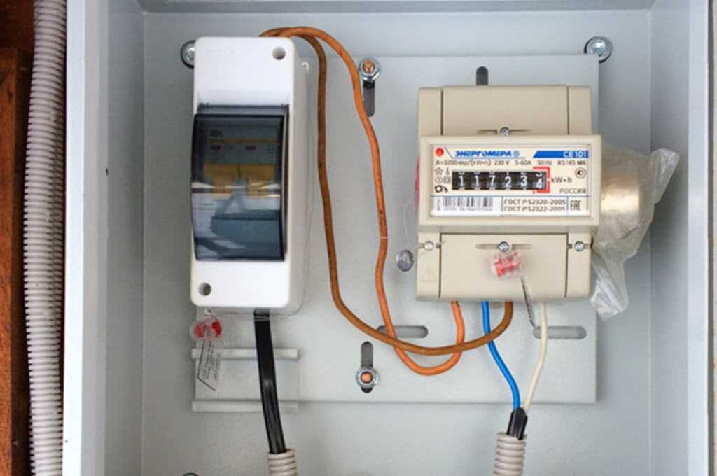 Правила установки и замены электросчетчика: как подключить прибор в частном доме на улице