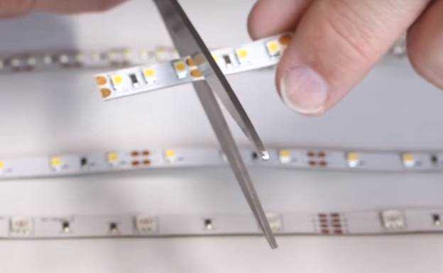 Как правильно разрезать светодиодную ленту: можно ли резать или отрезать зеркало, обрезать 220 вольт