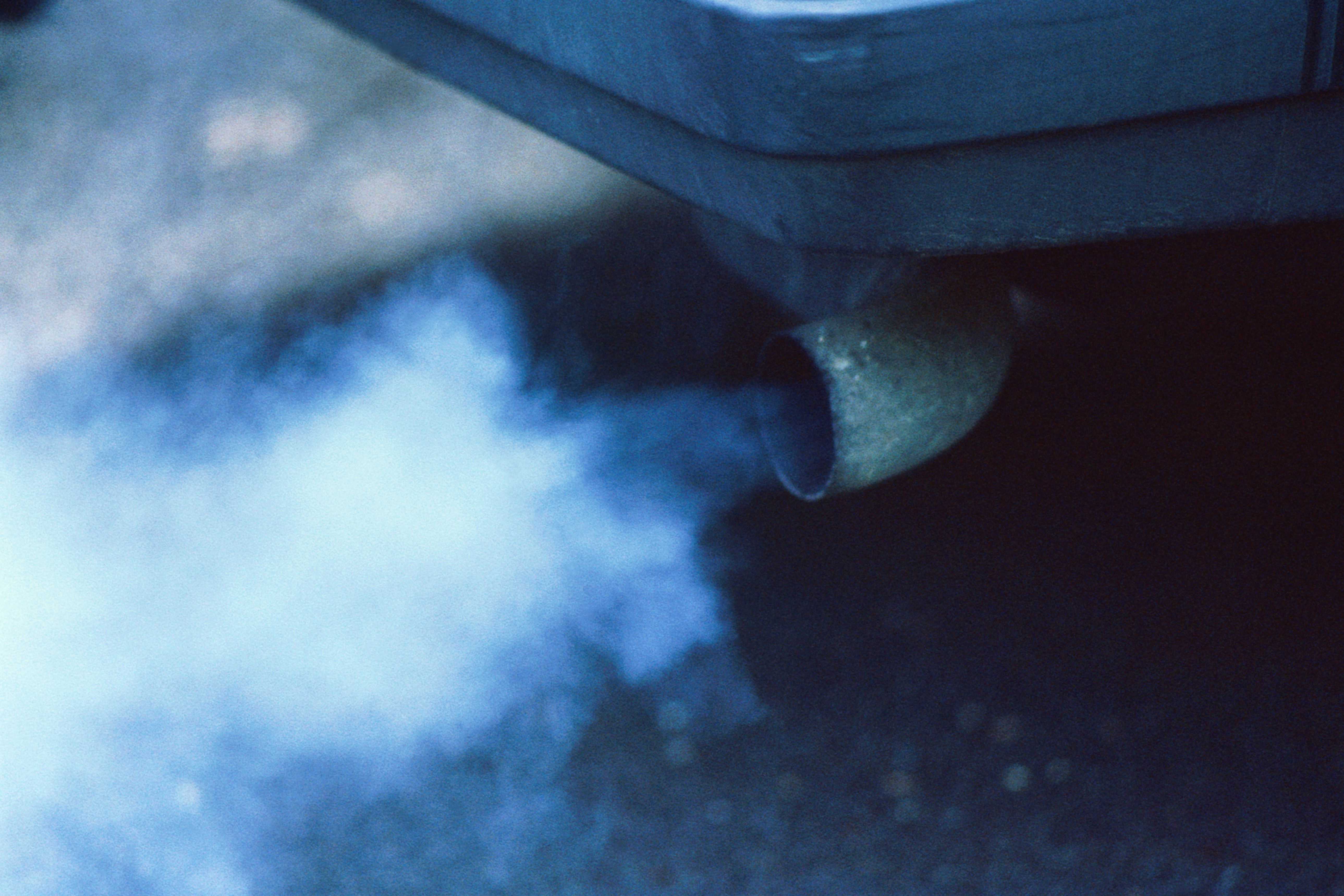 Почему дымит дизельный двигатель черным дымом и причины этого
