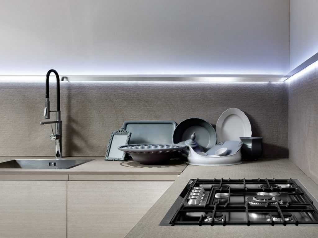 Светодиодная лента для кухни (62 фото): самоклеящаяся лента 220 в. какую ленту выбрать для подсветки кухонного гарнитура? ленточная подсветка для фартука