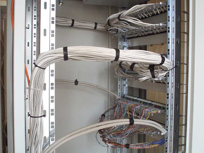 Прокладка кабеля в кабель-канале: инструкция с фото