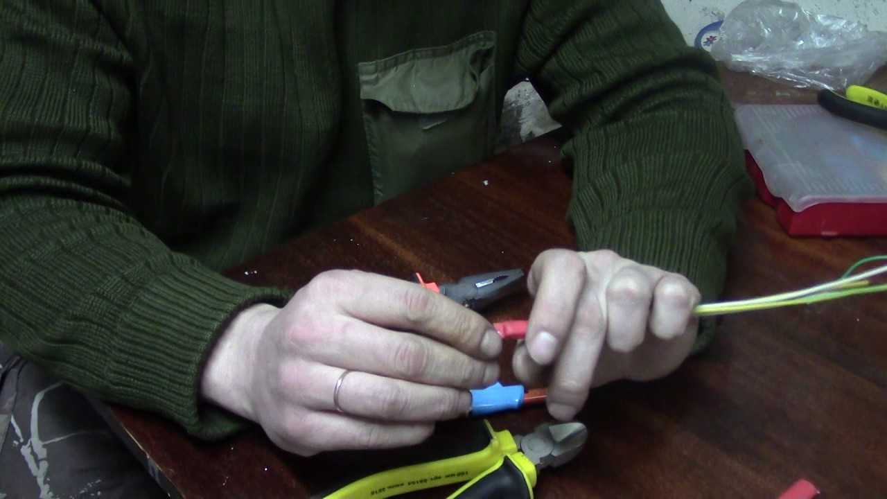 Соединение проводов: как соединить между собой медный и алюминиевый провод, какие бывают клеммники для многожильных и одножильных проводов, варианты крепления с пайкой и без нее