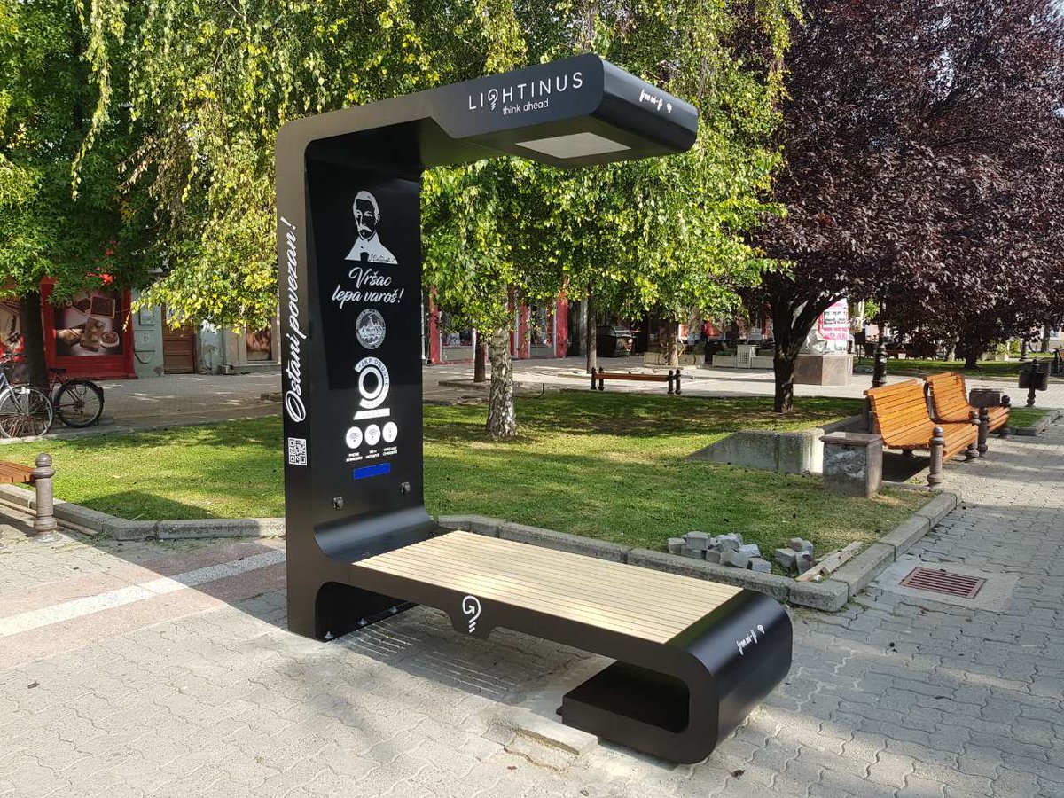 умные скамейки с солнечными панелями