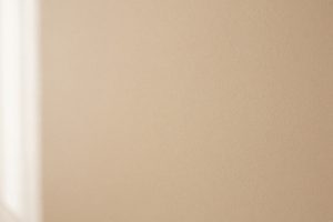 Подготовка стен под декоративную штукатурку: этапы, материалы и секреты мастеров