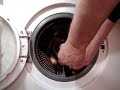 Почему стиральная машина стучит, гремит при стирке или отжиме? | рембыттех