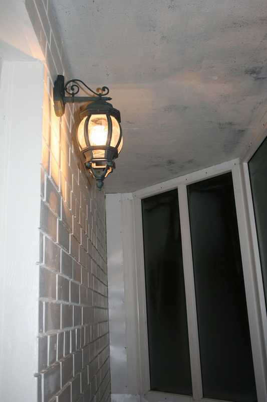 Как провести свет на балкон своими руками: проводка электричества на балкон или лоджию от розетки, видео и фото