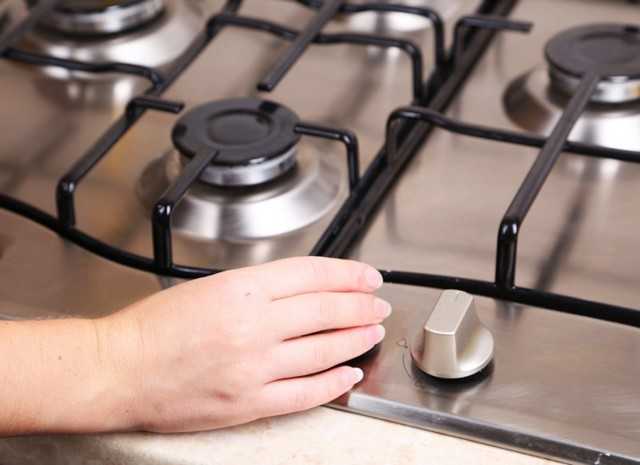 Электроприборы на кухне бьют током: в чём причина