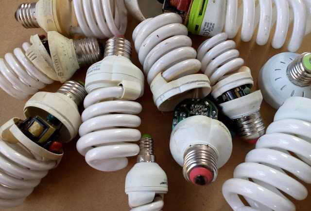 Что делать, если разбилась люминесцентная энергосберегающая лампа?