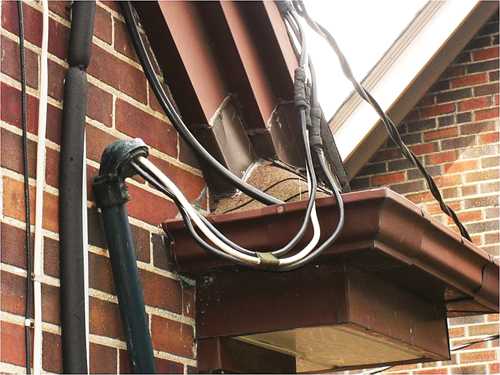 Прокладка кабеля по фасаду здания: нормы, требования и особенности монтажа