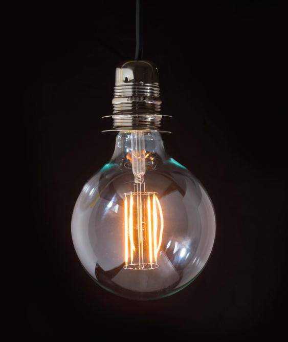 Светодиодная лампа светится при выключенном выключателе — причины и методы устранения