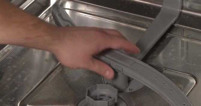 Дверь посудомоечной машины не фиксируется в открытом положении