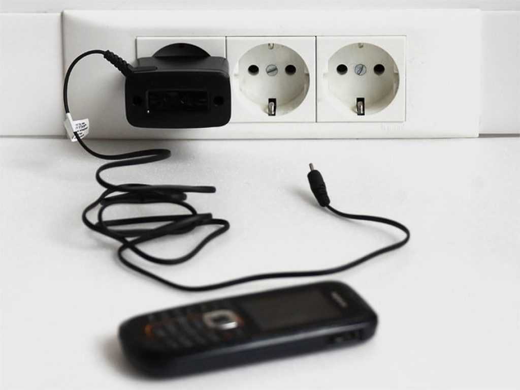 Зарядить телефон без розетки: все виды устройств (фото)