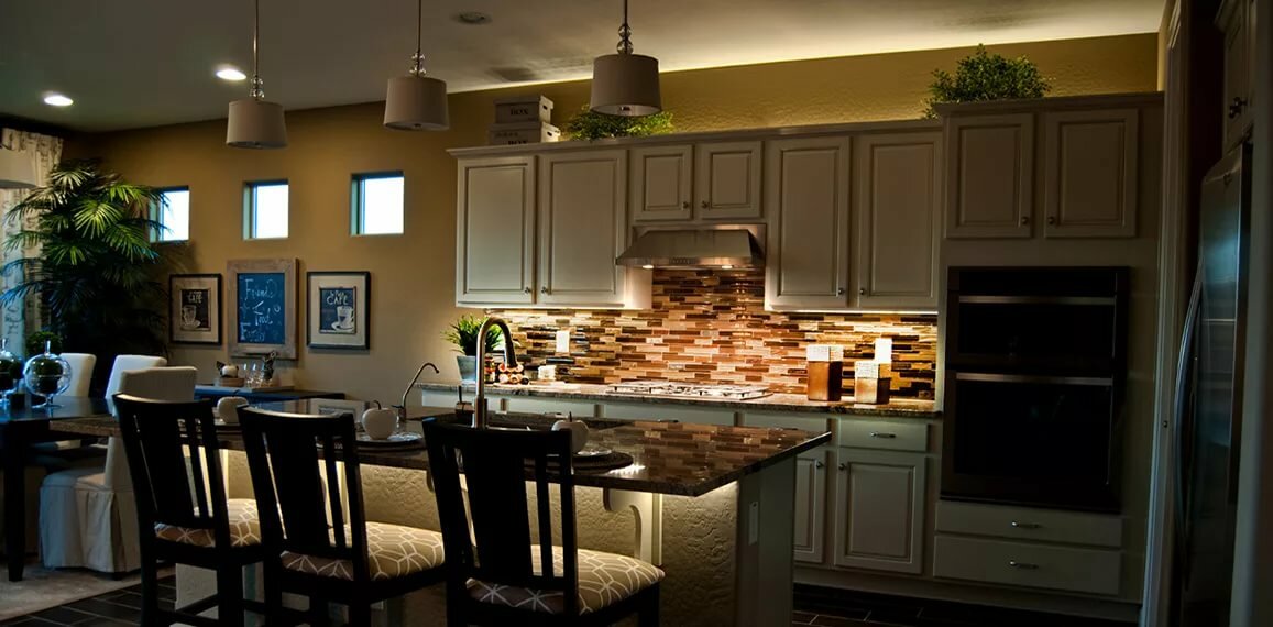 Светодиодная подсветка для кухни в рабочей зоне: какие светильники и типы ламп подходят для освещения поверхности, как сделать свет своими руками