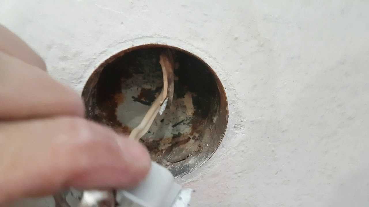 Розетка выпадает из стены – как закрепить ее в бетоне и гипсокартоне