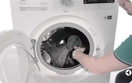 Что делать, если стиральная машина  при отжиме сильно шумит: причины и способы выхода из ситуации