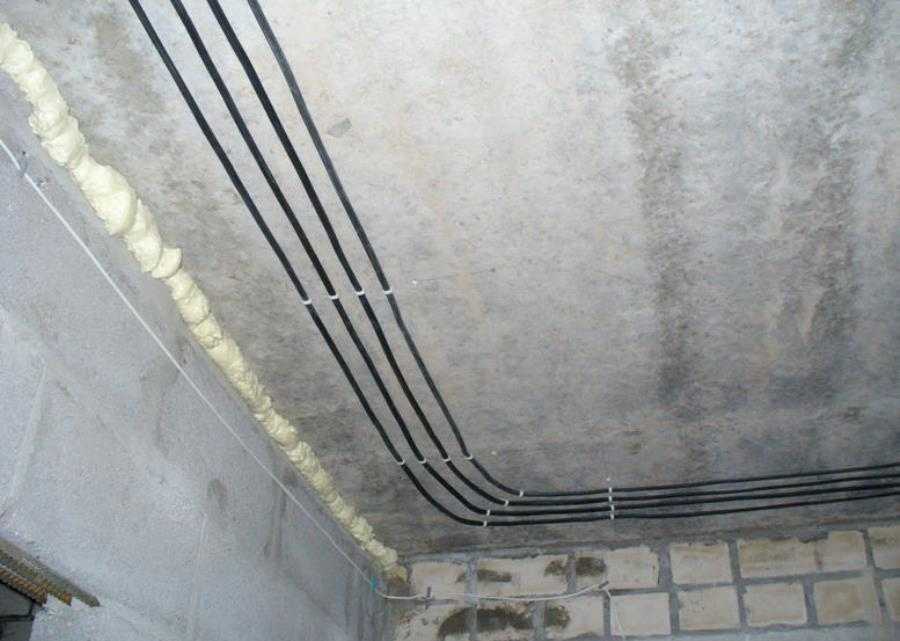 Что такое проводка по потолку в квартире, и как ее сделать своими руками