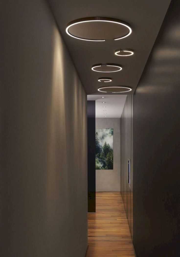 Люстры в зал на натяжной потолок: со светильником, точечным освещением и другие