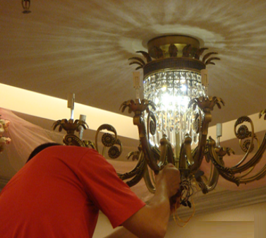 Как снять люстру с потолка самостоятельно: порядок и правила демонтажа и замены старого светильника в кваритире
