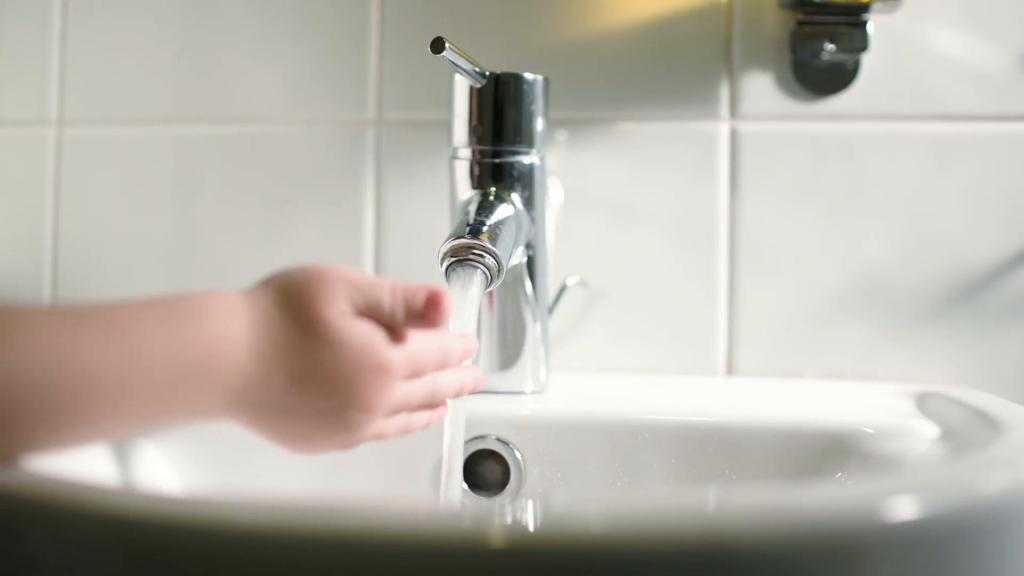 В ванной бьет током: основные причины пробоя 