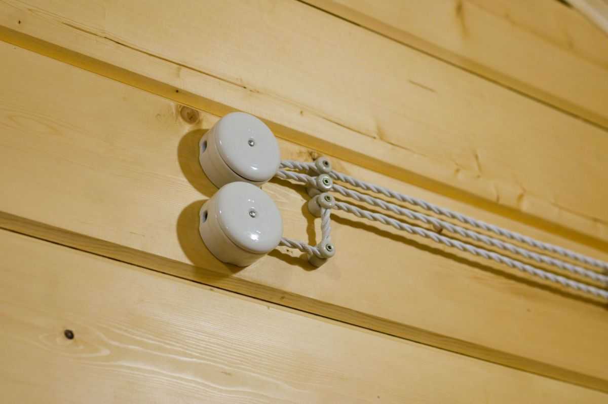 Как сделать скрытую электропроводку в деревянном доме