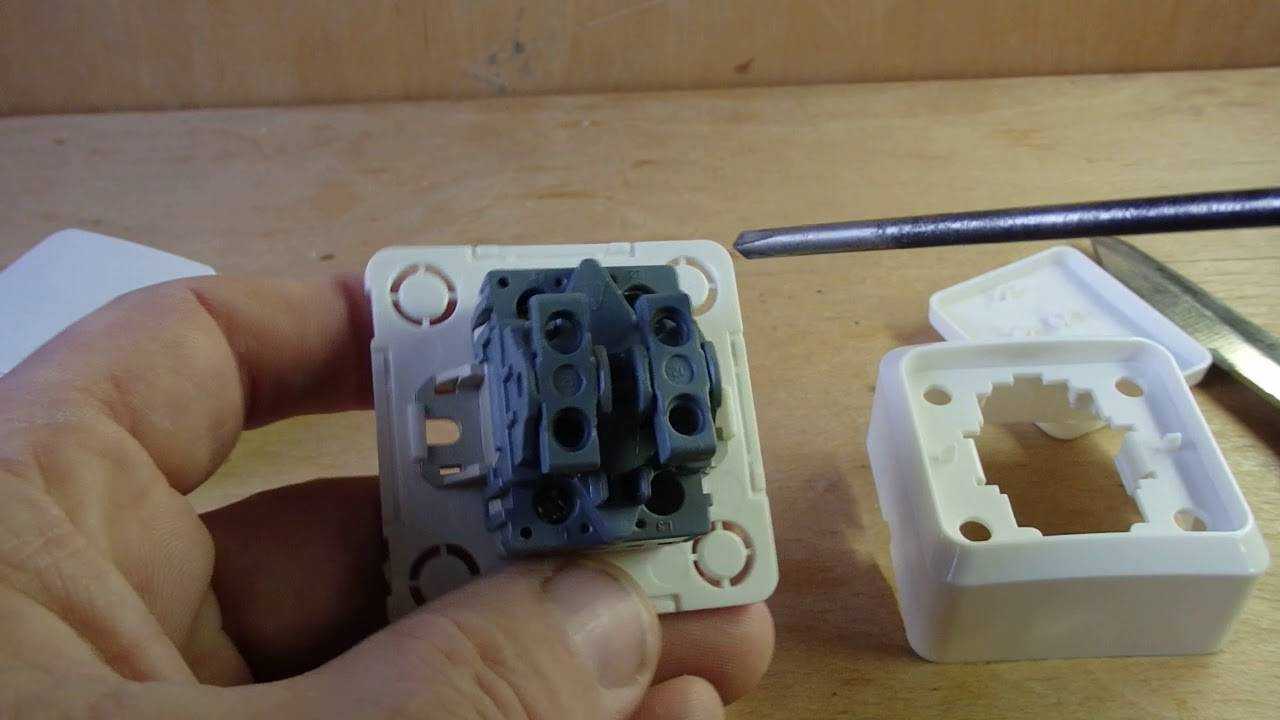Как поменять выключатель света с одной клавишей — демонтаж, замена, перенос выключателя пошагово