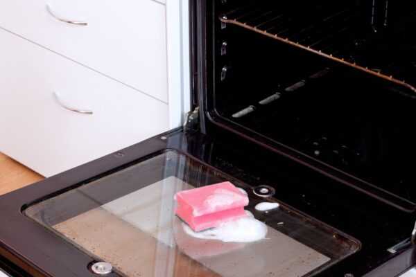 Чем приклеить стекло в духовке газовой плиты: обзор лучших средств