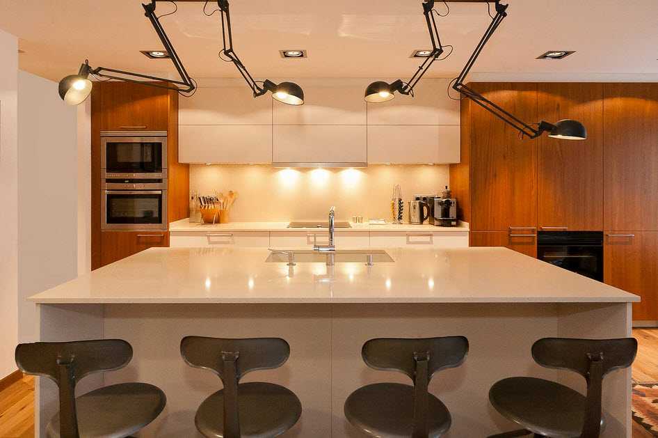 28 примеров освещения на кухне с натяжным потолком