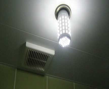 Почему моргает светодиодная лампа в выключенном состоянии и при включенном выключателе