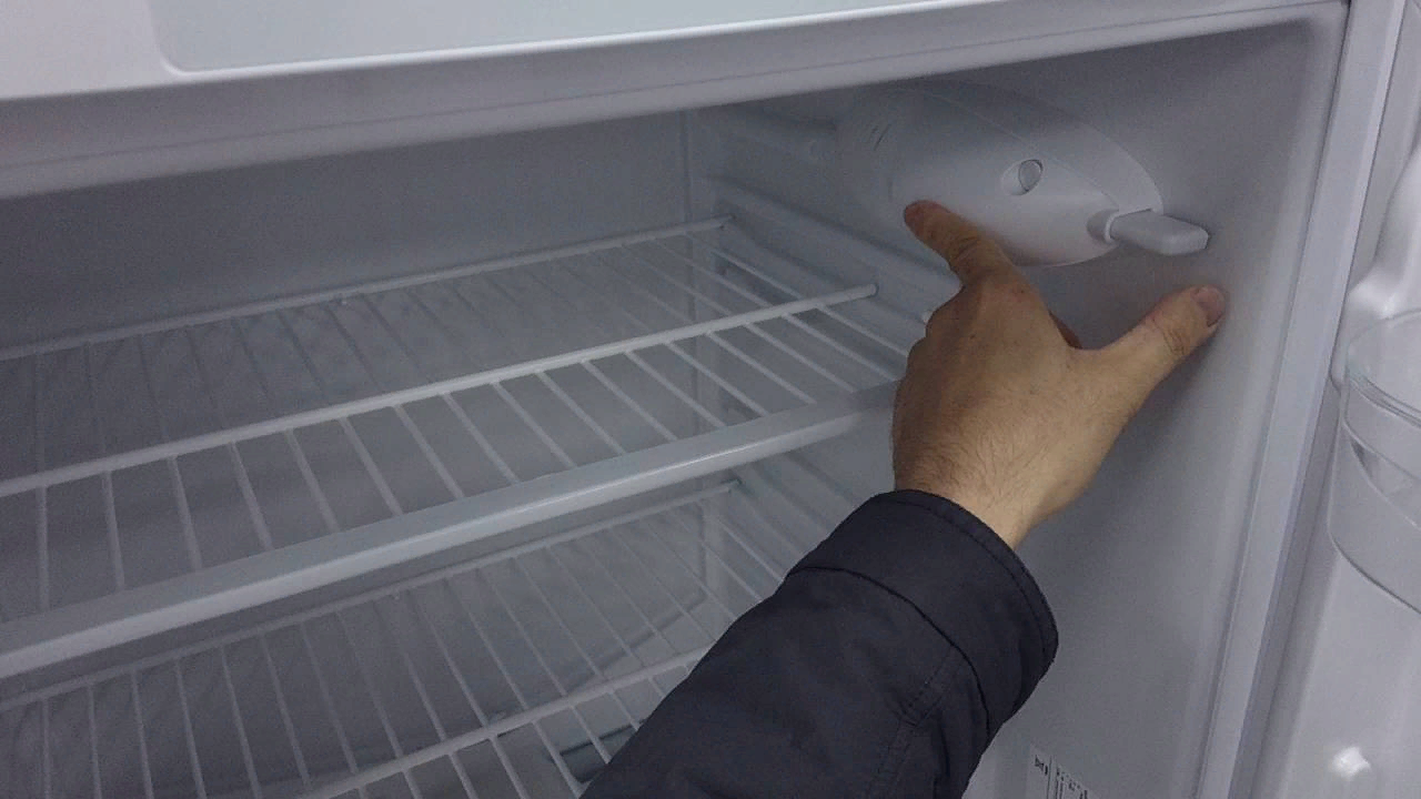 Почему холодильник включается и через несколько секунд выключается: 9 причин