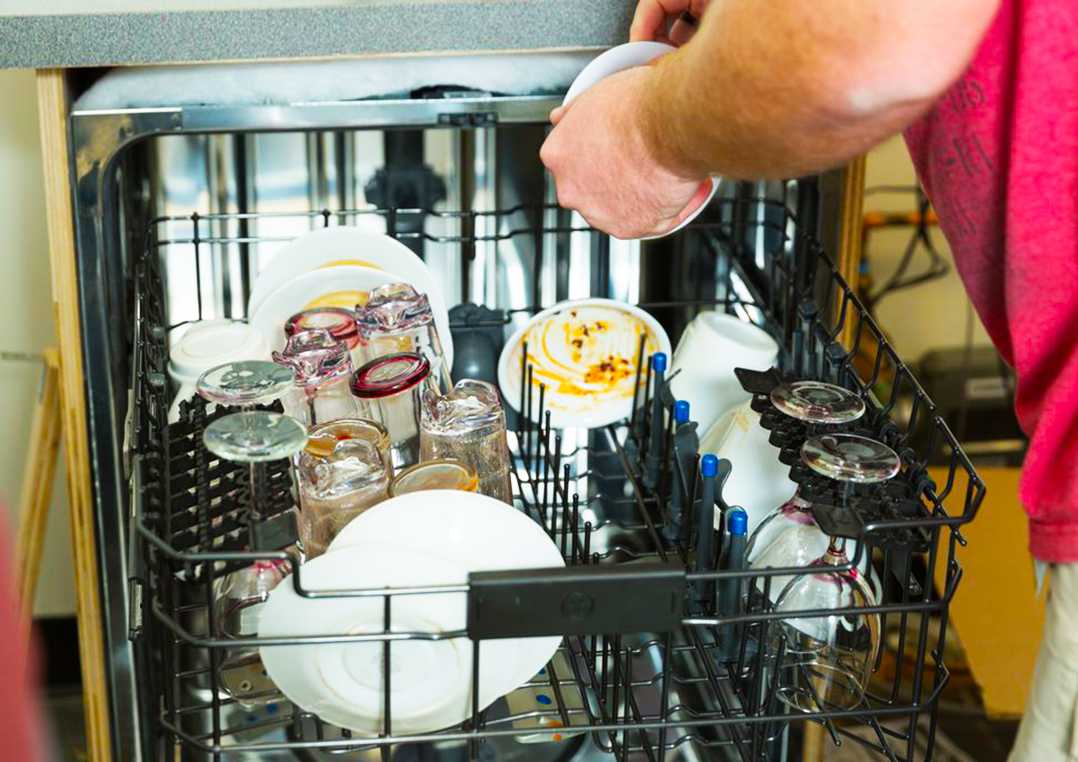 Почему посудомоечная машина плохо моет посуду - причины и ремонт