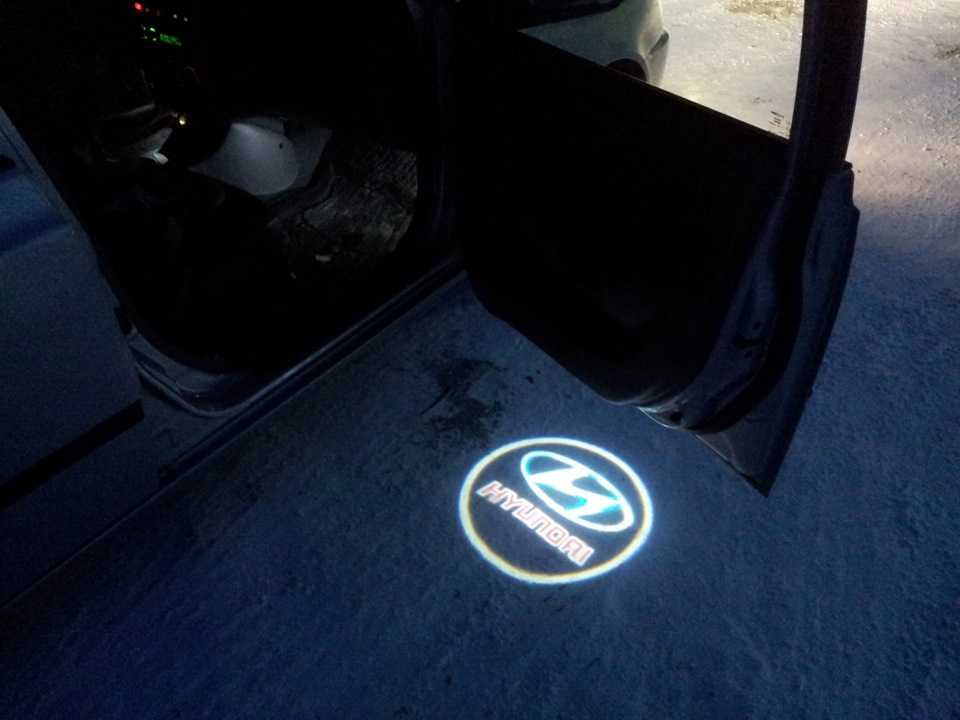 Подсветка дверей с логотипом автомобиля