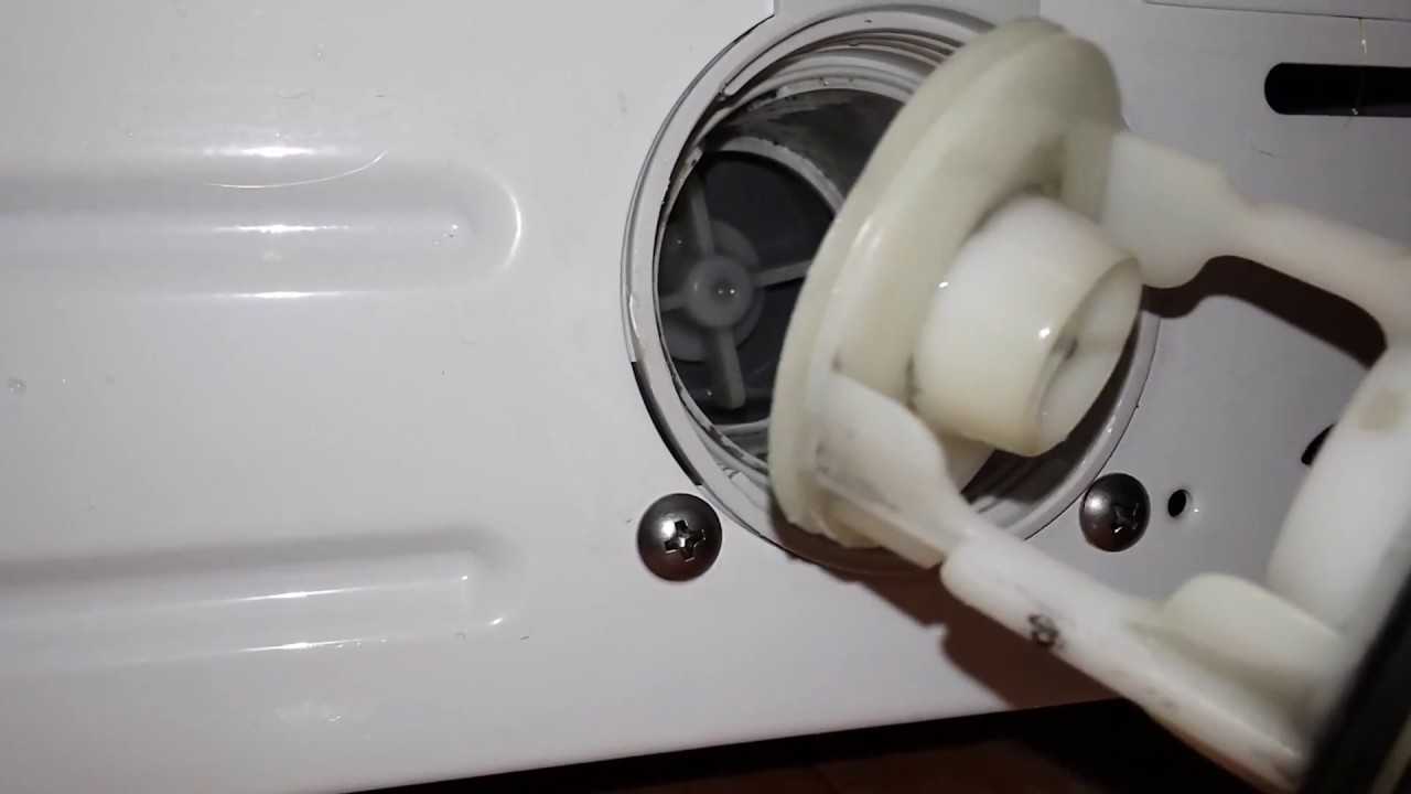 15 причин, почему стиральная машина не сливает воду