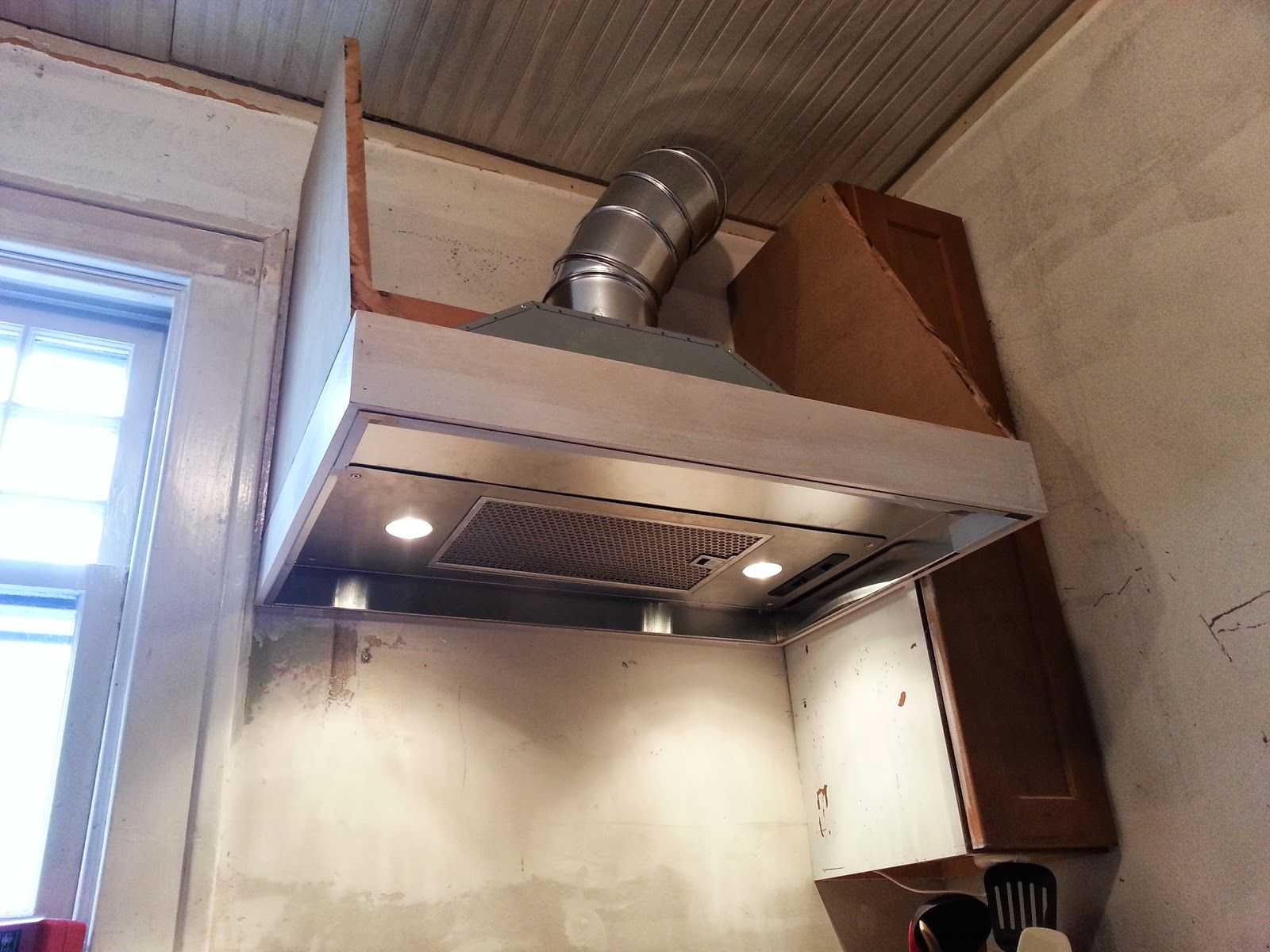 Вытяжка для кухни своими руками в частном доме через потолок и крышу