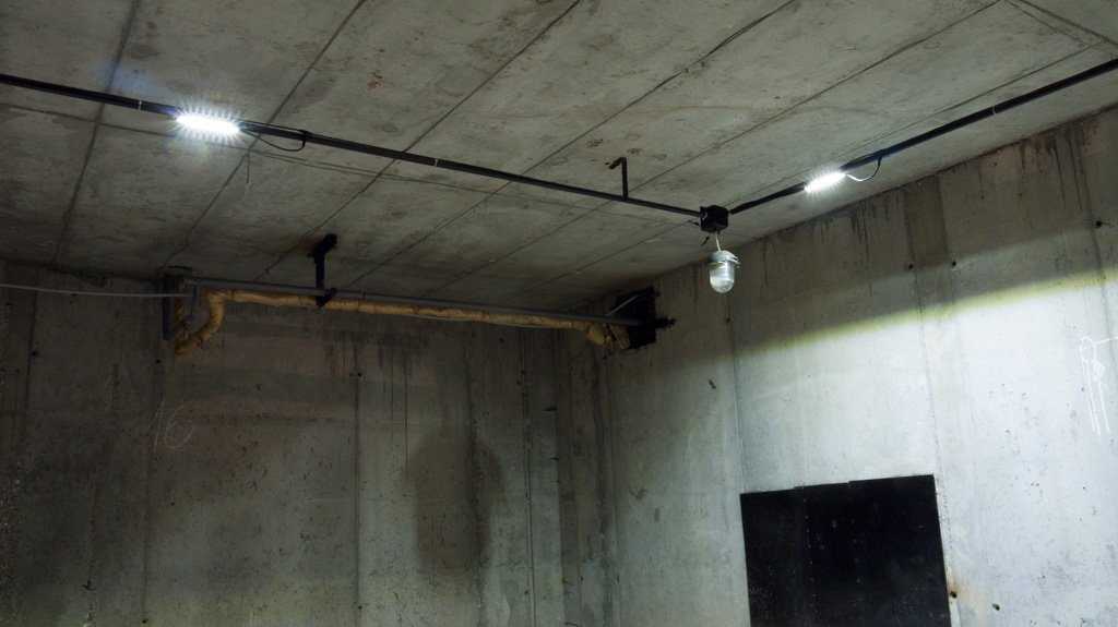 Освещение в гараже (59 фото): как сделать свет своими руками, светодиодная иллюминация с прожекторами, автономное электричество в смотровой яме