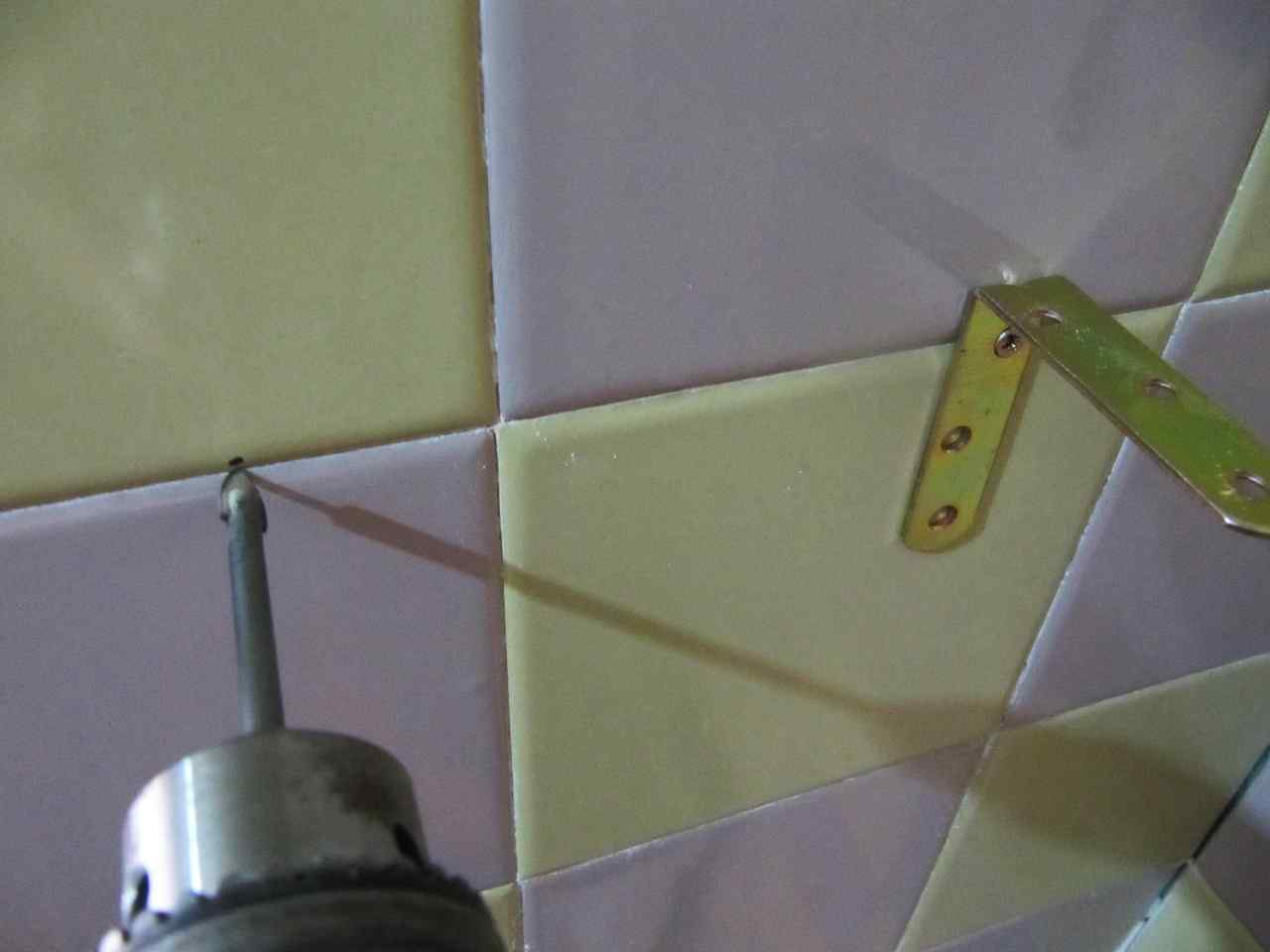 Как просверлить плитку в ванной: советы эксперта