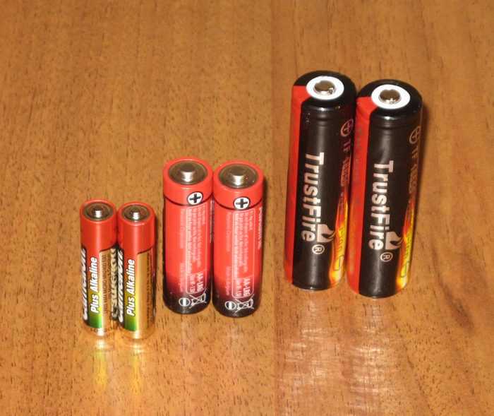 Как отличить аккумулятор от батарейки