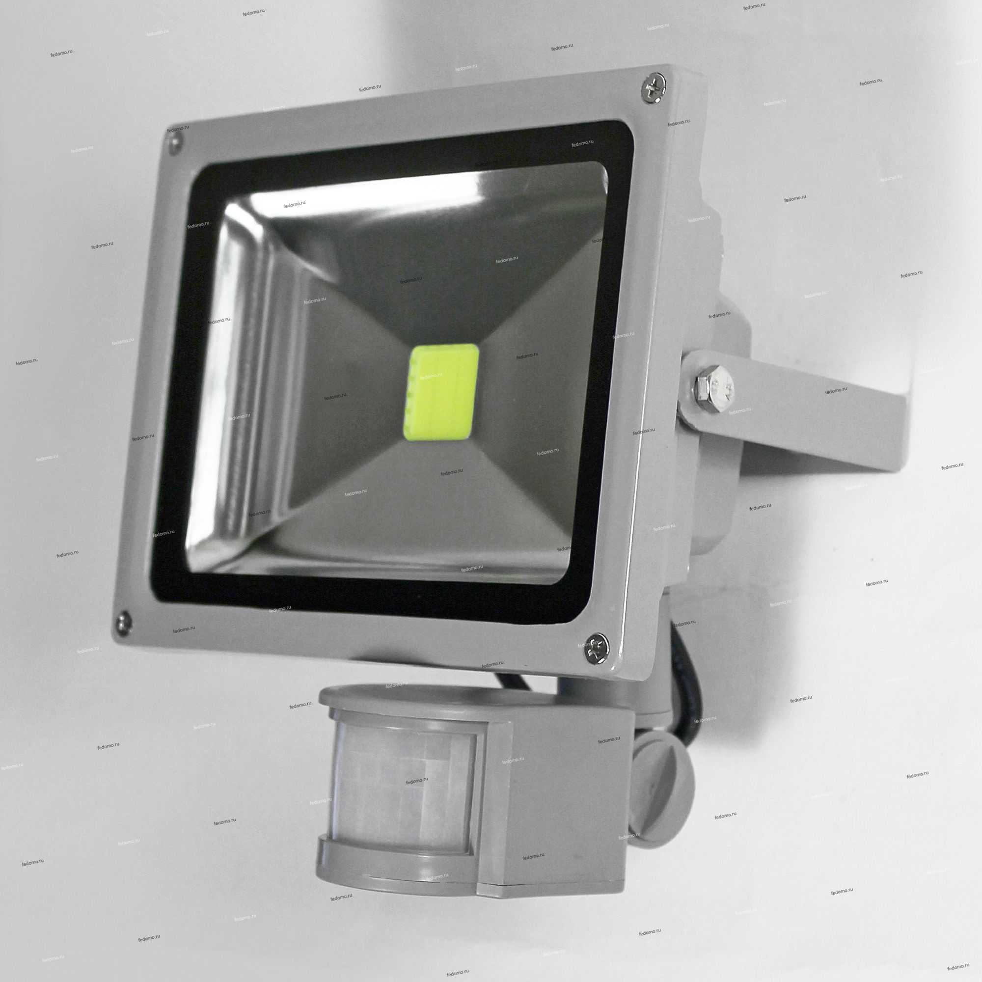 Как выбрать и установить светодиодный прожектор со встроенным датчиком движения