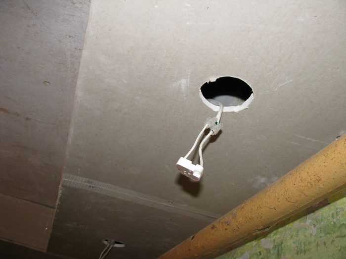 Как просто установить точечный светильник в гипсокартонный потолкок