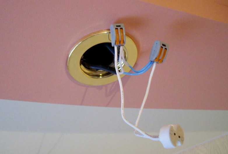 Как выбрать светильники для ванной: особенности и секреты