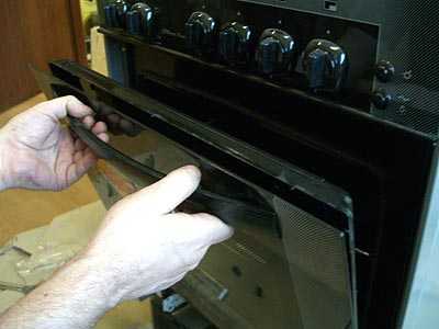 Термостойкий клей для стекла духовки: выбор составов и инструкция по работе