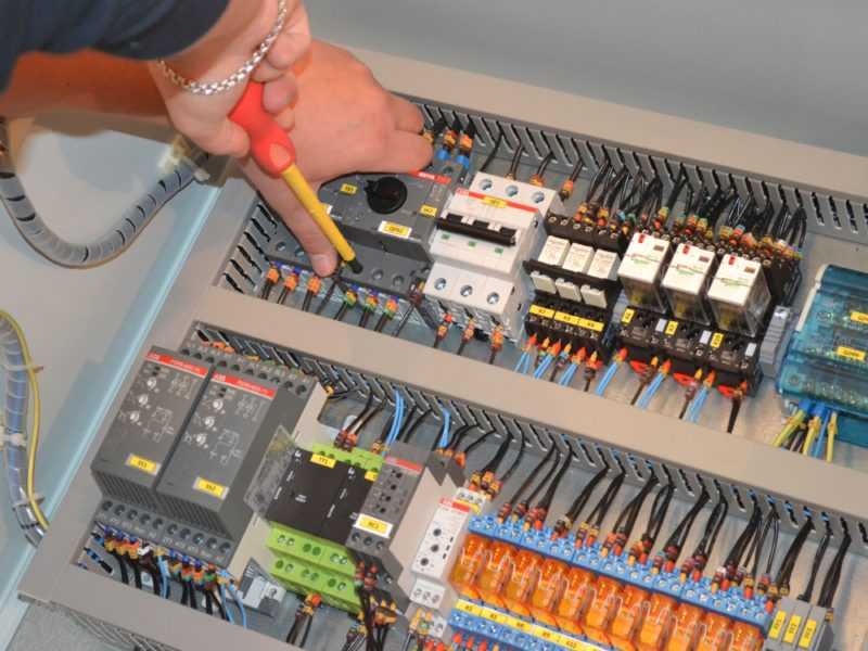Бирки на кабель: маркировка проводов и кабелей при монтаже гост, согласно пуэ, цветовая маркировка электрощитов