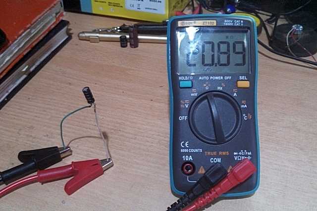 Как проверить конденсатор мультиметром на работоспособность в домашних условиях?